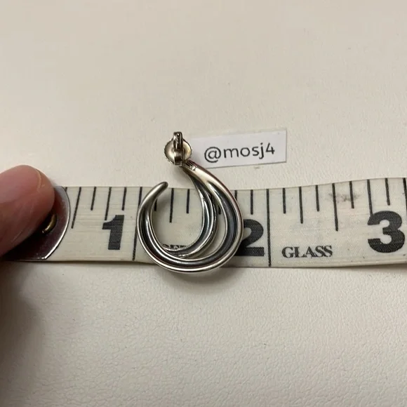 Retired HTF James Avery Open Swirl Earrings - Picture 4 of 5